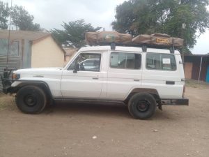 Land Cruiser lX 78U with 2 roof top tents